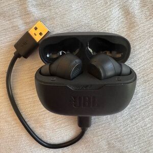 JBL Black True Wireless Earbuds with USB Cable